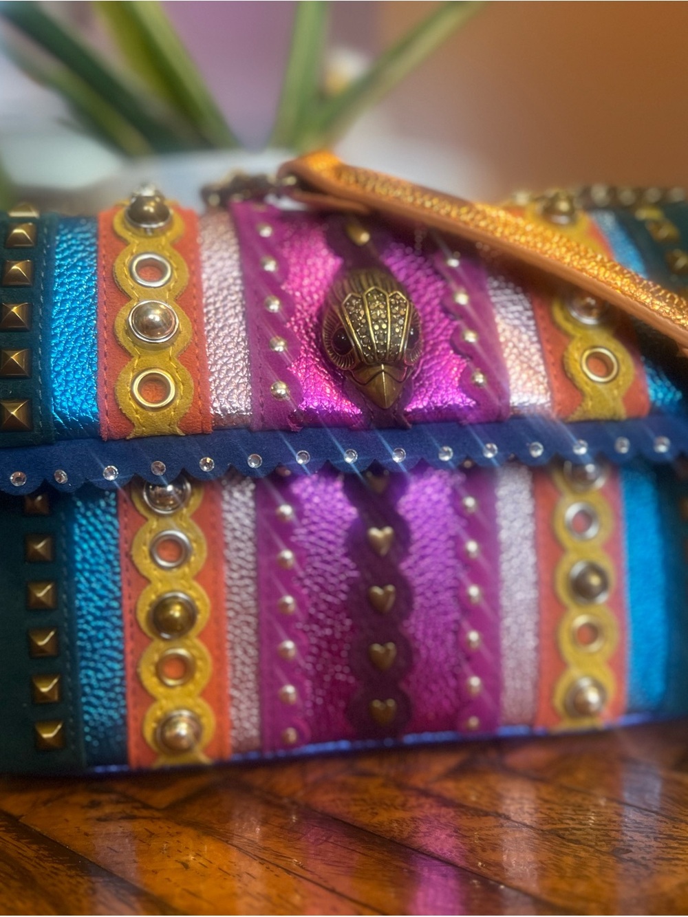 MEDIUM KENSINGTON STUD BAG